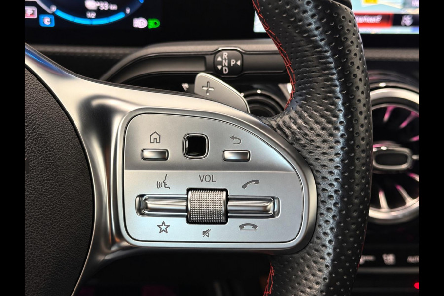 Mercedes-Benz CLA-Klasse Shooting Brake 250 e AMG Limited PHEV SoH 97%  AMG  Leder Alcantara Camera Navigatie Apple CarPlay Stoelverwarming Sfeerverlichting Elektrische achterklep Wireless charging