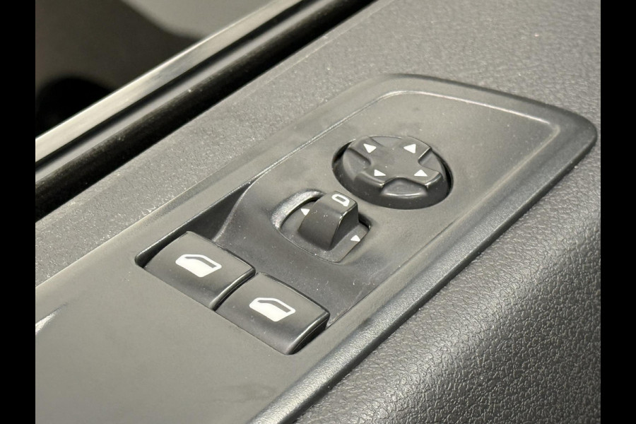 Opel Vivaro 2.0 CDTI L3H1 Dubbele Cabine Edition Automaat Airco Navigatie Trekhaak 2x schuifdeur