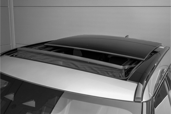 Land Rover Range Rover Velar 2.0 P400e Pano ACC Stoelvent Black Pack Winter Pack