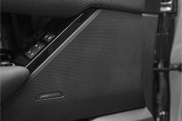 Land Rover Range Rover Velar 2.0 P400e Pano ACC Stoelvent Black Pack Winter Pack
