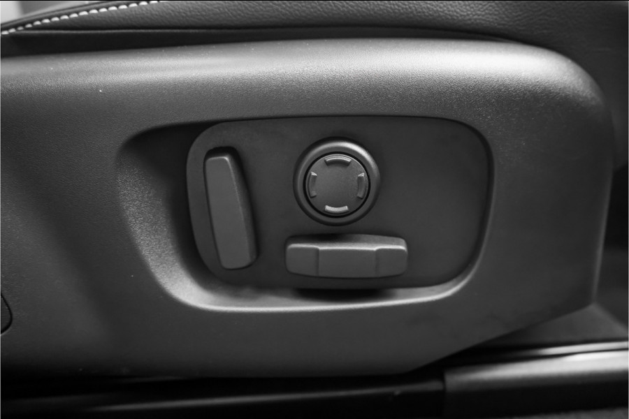 Land Rover Range Rover Velar 2.0 P400e Pano ACC Stoelvent Black Pack Winter Pack