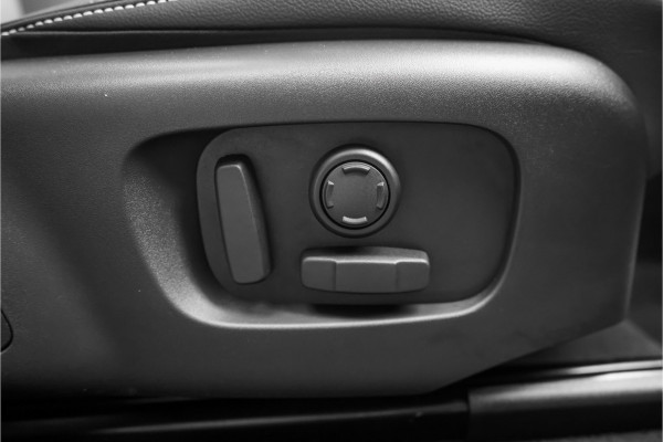 Land Rover Range Rover Velar 2.0 P400e Pano ACC Stoelvent Black Pack Winter Pack