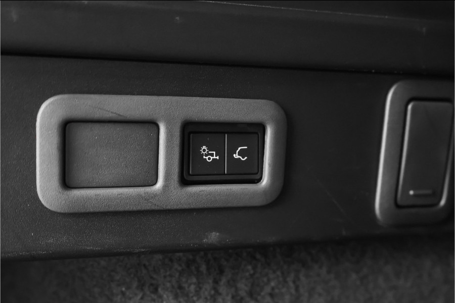 Land Rover Range Rover Velar 2.0 P400e Pano ACC Stoelvent Black Pack Winter Pack