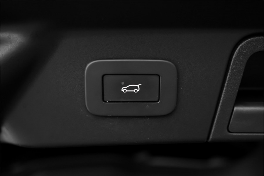 Land Rover Range Rover Velar 2.0 P400e Pano ACC Stoelvent Black Pack Winter Pack