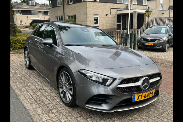 Mercedes-Benz A-Klasse 200 Premium AMG Pakket Panoramadak !