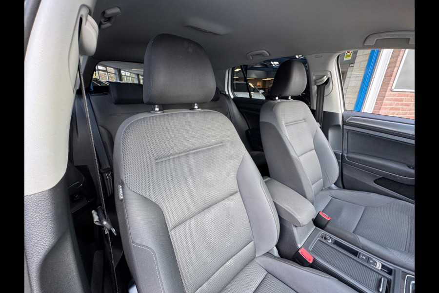 Volkswagen Golf 1.5 TSI Comfortline Business AUT CARPLAY NAP