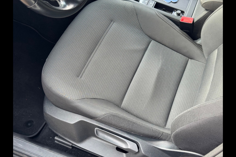 Volkswagen Golf 1.5 TSI Comfortline Business AUT CARPLAY NAP