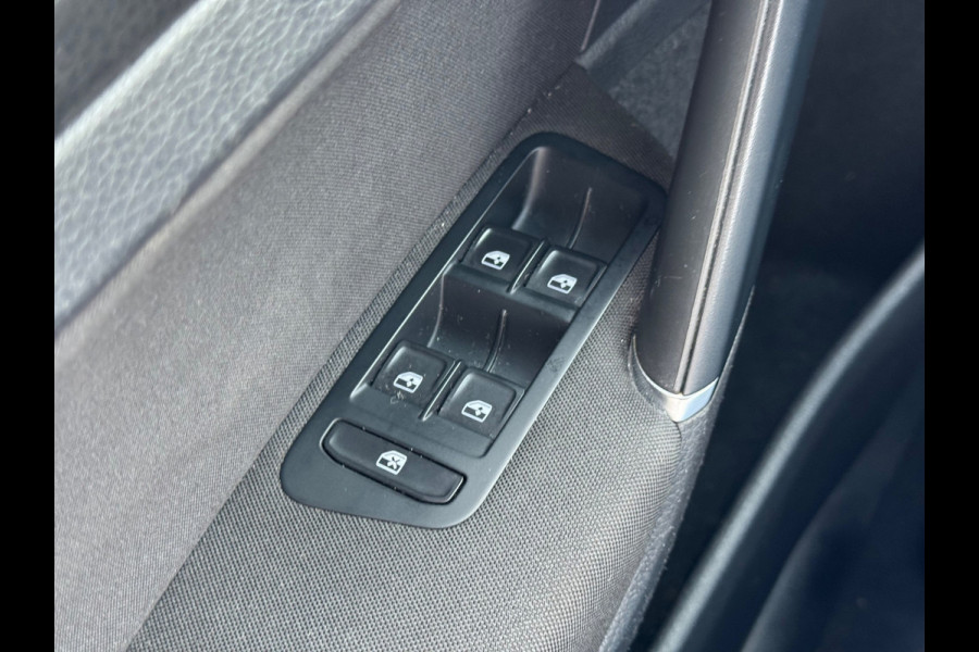 Volkswagen Golf 1.5 TSI Comfortline Business AUT CARPLAY NAP