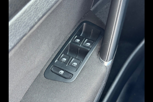 Volkswagen Golf 1.5 TSI Comfortline Business AUT CARPLAY NAP