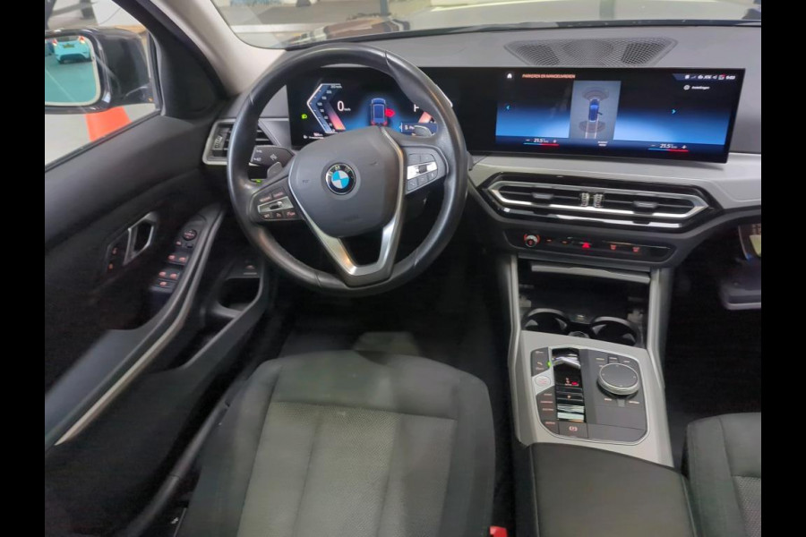 BMW 3 Serie Touring 318i NL-AUTO | PANODAK | PDC | Curved Display