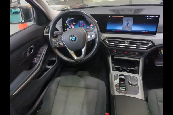 BMW 3 Serie Touring 318i NL-AUTO | PANODAK | PDC | Curved Display