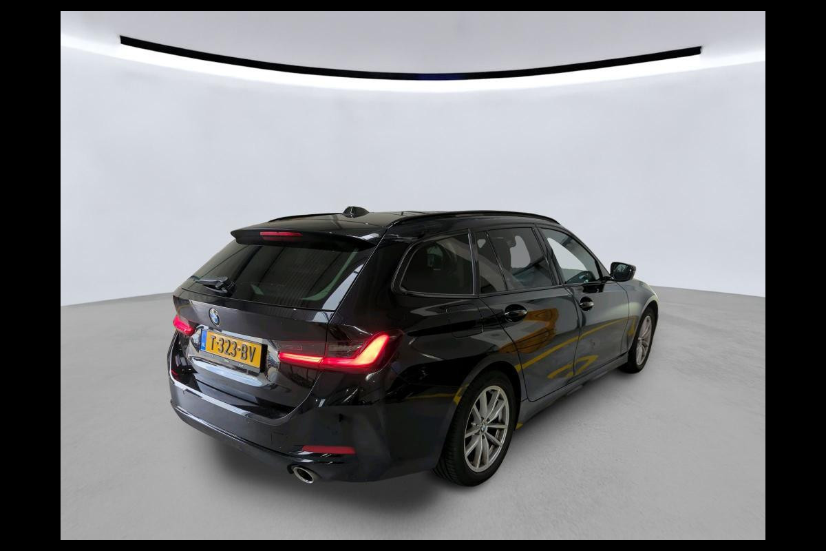 BMW 3 Serie Touring 318i NL-AUTO | PANODAK | PDC | Curved Display