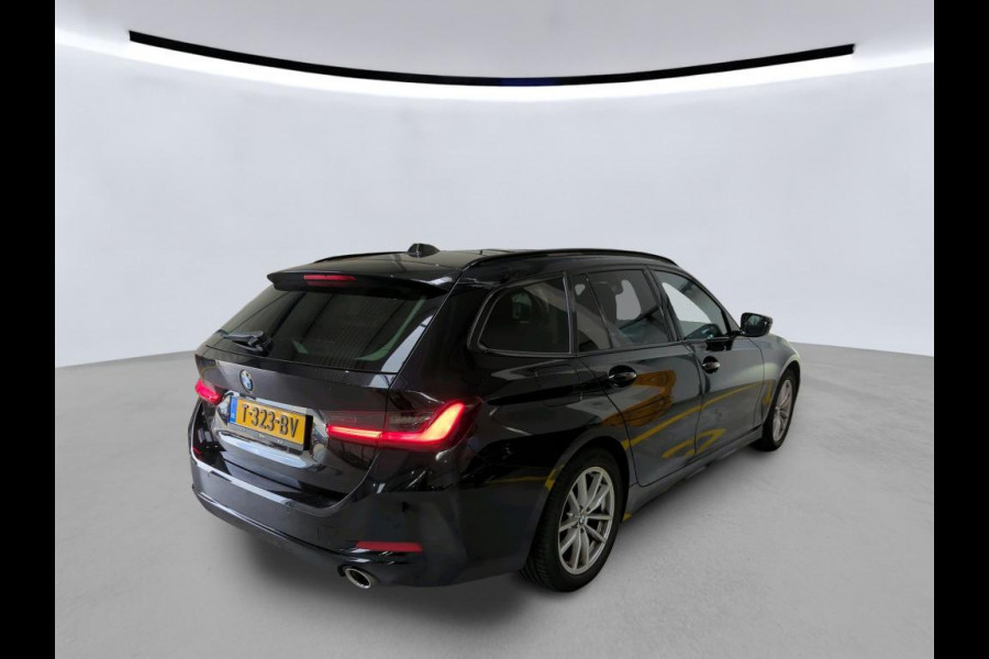 BMW 3 Serie Touring 318i NL-AUTO | PANODAK | PDC | Curved Display
