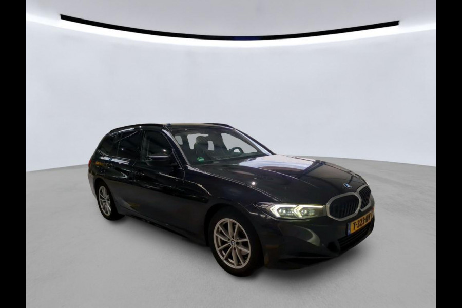 BMW 3 Serie Touring 318i NL-AUTO | PANODAK | PDC | Curved Display