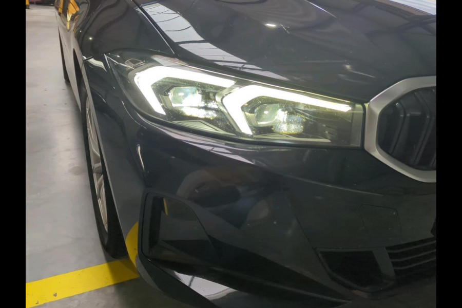 BMW 3 Serie Touring 318i NL-AUTO | PANODAK | PDC | Curved Display