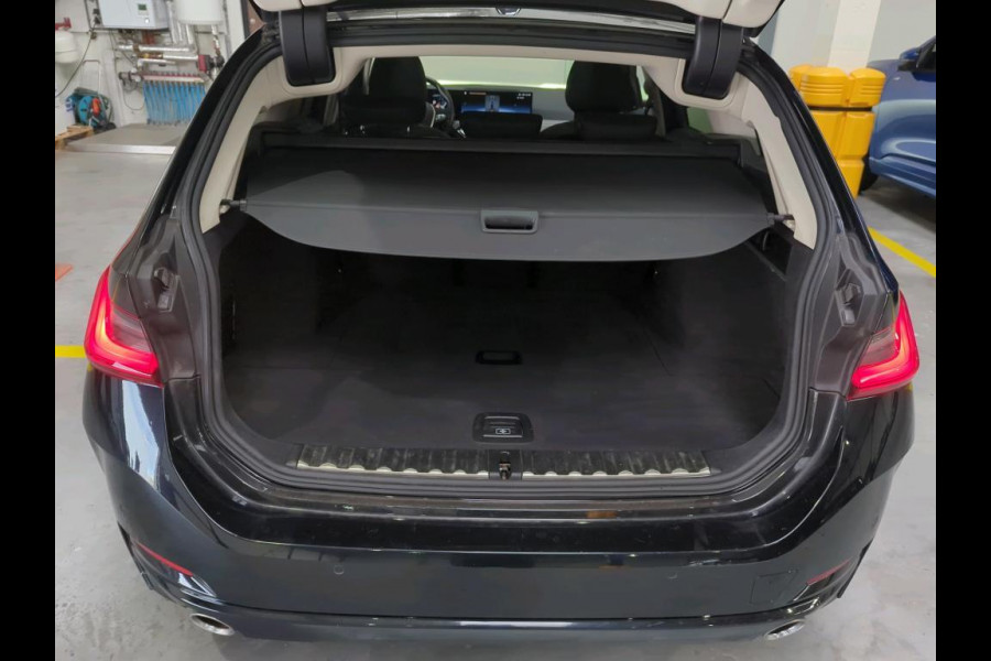 BMW 3 Serie Touring 318i NL-AUTO | PANODAK | PDC | Curved Display