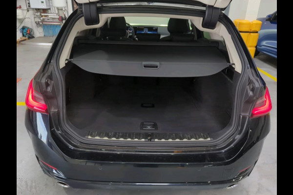 BMW 3 Serie Touring 318i NL-AUTO | PANODAK | PDC | Curved Display