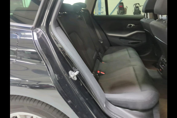 BMW 3 Serie Touring 318i NL-AUTO | PANODAK | PDC | Curved Display