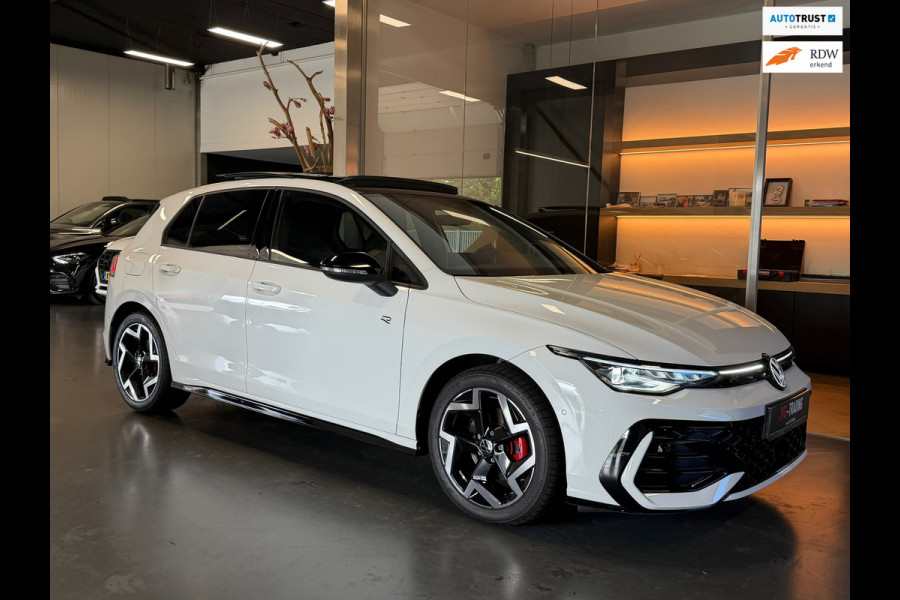 Volkswagen Golf 8.5 1.5 eTSI R-Line Facelift Panorama IQ-light Camera