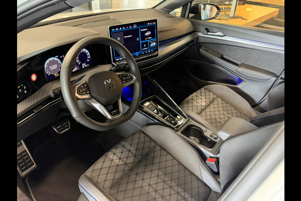 Volkswagen Golf 8.5 1.5 eTSI R-Line Facelift Panorama IQ-light Camera