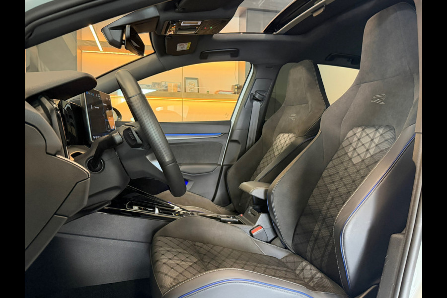 Volkswagen Golf 8.5 1.5 eTSI R-Line Facelift Panorama IQ-light Camera