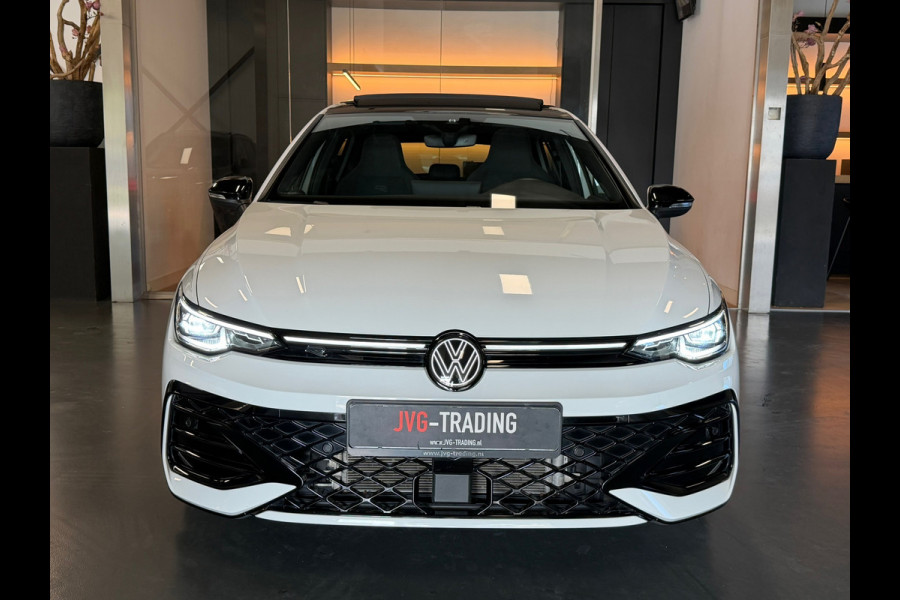 Volkswagen Golf 8.5 1.5 eTSI R-Line Facelift Panorama IQ-light Camera