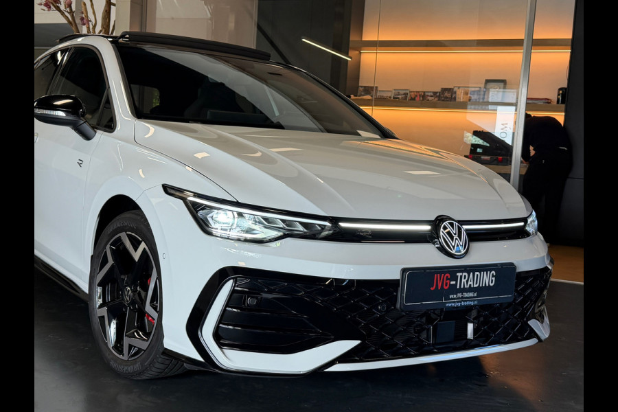Volkswagen Golf 8.5 1.5 eTSI R-Line Facelift Panorama IQ-light Camera