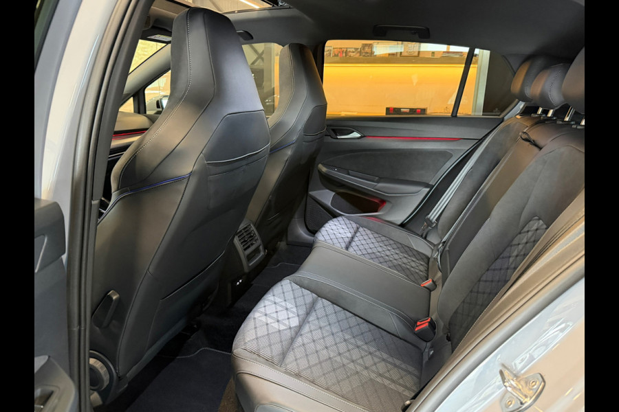 Volkswagen Golf 8.5 1.5 eTSI R-Line Facelift Panorama Camera Nardo