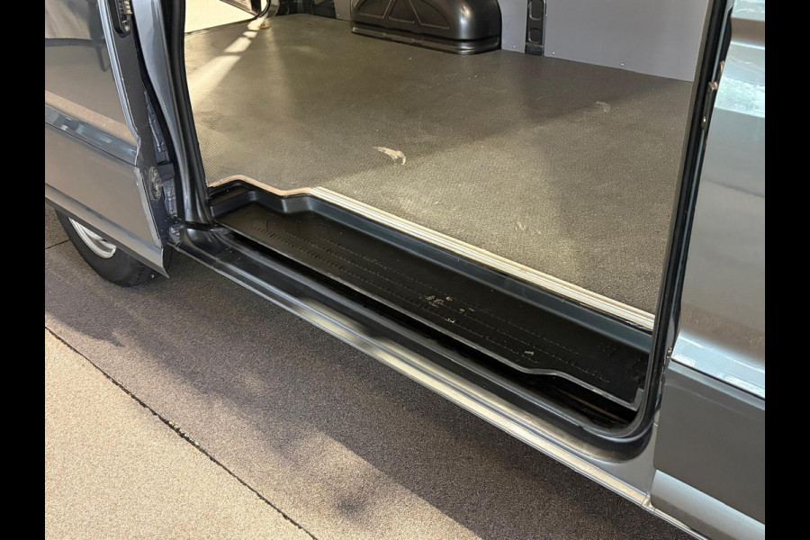 Volkswagen Crafter 35 2.0 TDI L3H3 EURO VI 3-Zits | Camera | Airco | Dak ventilatie | Cruise |