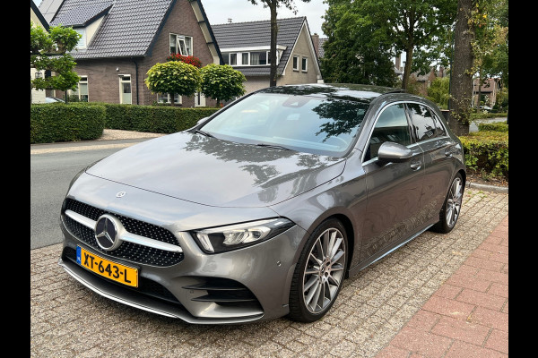 Mercedes-Benz A-Klasse 200 Premium AMG Pakket Panoramadak !