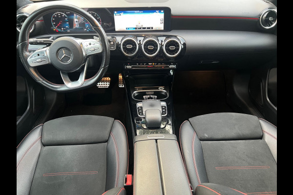 Mercedes-Benz A-Klasse 200 Premium AMG Pakket Panoramadak !