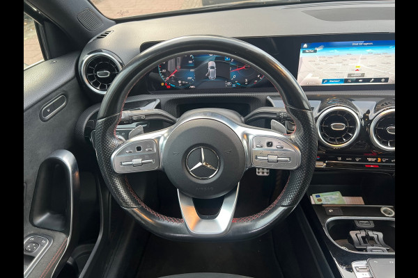 Mercedes-Benz A-Klasse 200 Premium AMG Pakket Panoramadak !