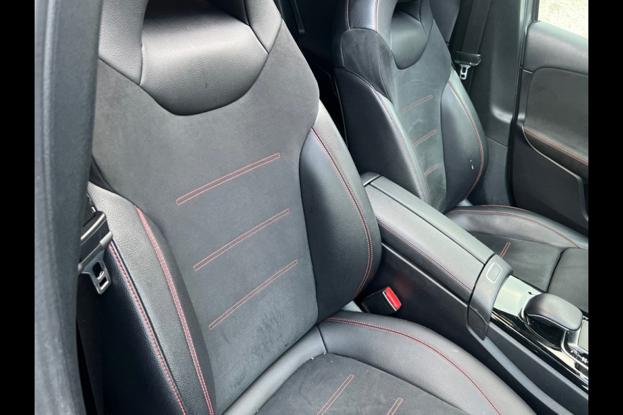 Mercedes-Benz A-Klasse 200 Premium AMG Pakket Panoramadak !
