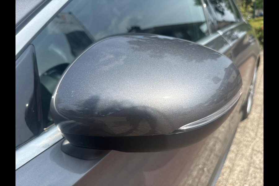 Mercedes-Benz A-Klasse 200 Premium AMG Pakket Panoramadak !
