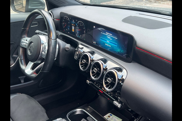 Mercedes-Benz A-Klasse 200 Premium AMG Pakket Panoramadak !