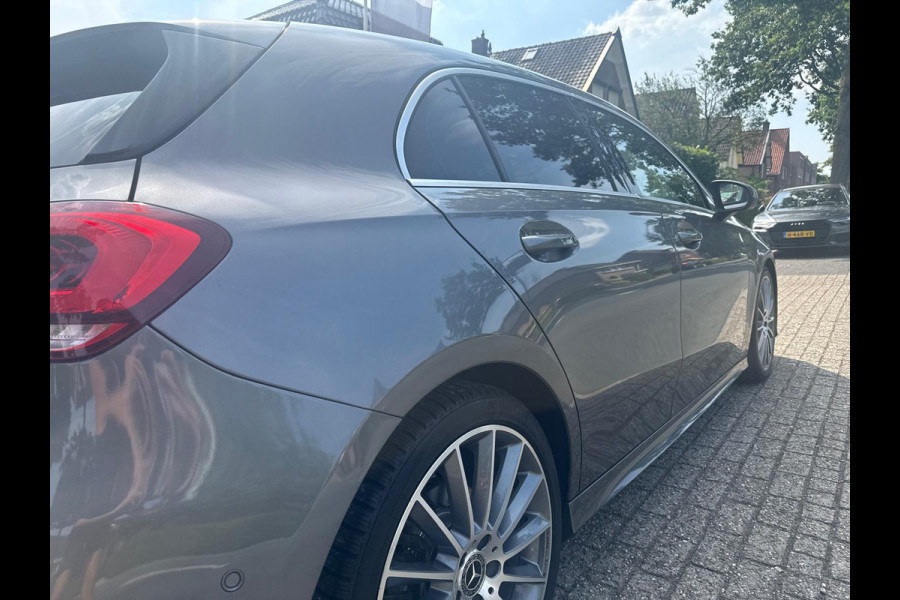 Mercedes-Benz A-Klasse 200 Premium AMG Pakket Panoramadak !