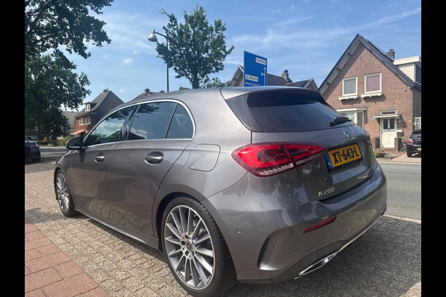 Mercedes-Benz A-Klasse 200 Premium AMG Pakket Panoramadak !