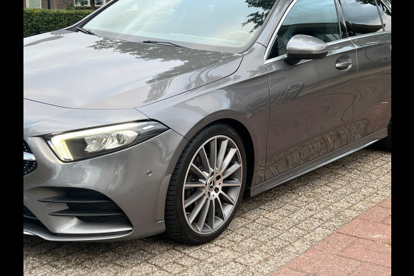 Mercedes-Benz A-Klasse 200 Premium AMG Pakket Panoramadak !