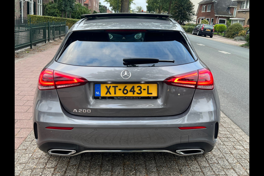Mercedes-Benz A-Klasse 200 Premium AMG Pakket Panoramadak !
