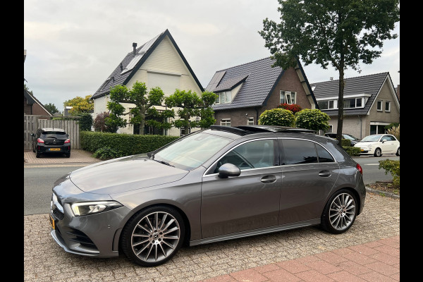 Mercedes-Benz A-Klasse 200 Premium AMG Pakket Panoramadak !