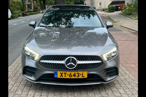 Mercedes-Benz A-Klasse 200 Premium AMG Pakket Panoramadak !