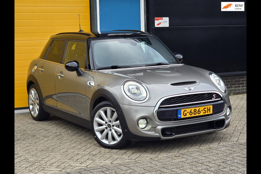 MINI 5-deurs 2.0 Cooper S Chili Serious Business / AUT / 5 Deurs / Navi / Head Up / Harman Kardon / Stoelverwarming / Led / Pdc
