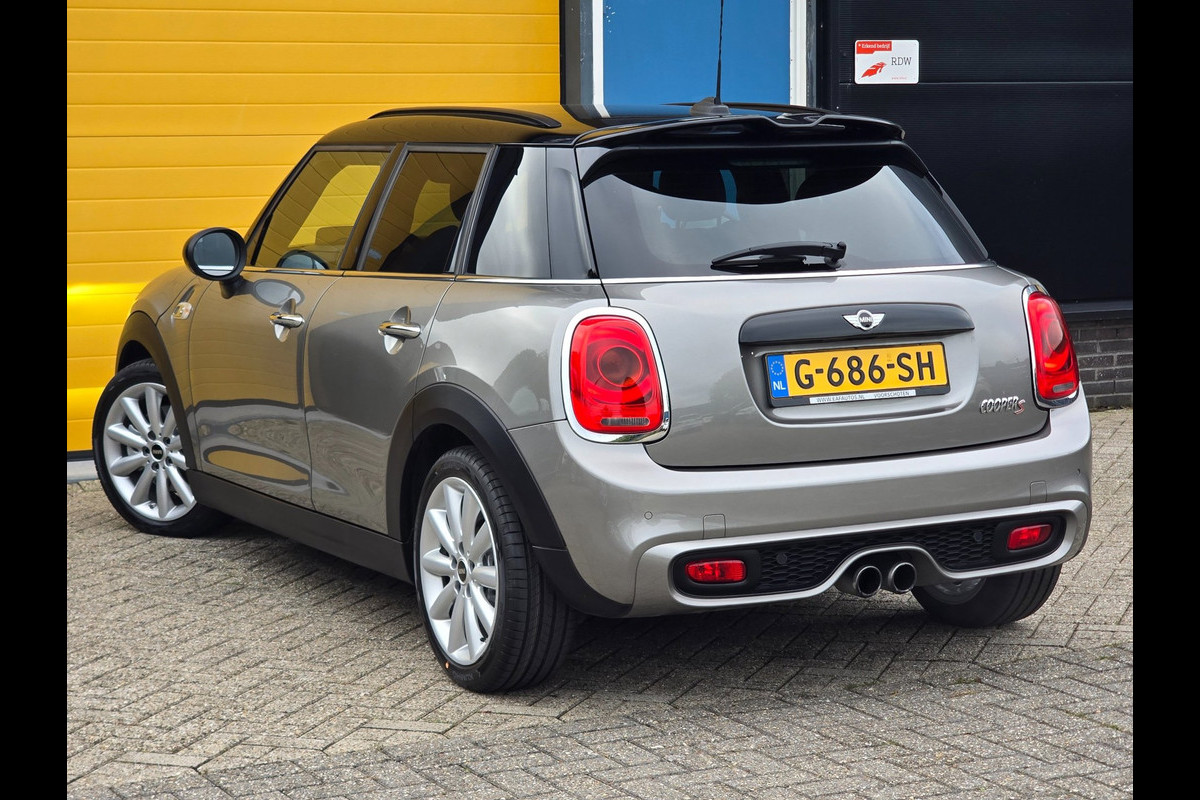 MINI 5-deurs 2.0 Cooper S Chili Serious Business / AUT / 5 Deurs / Navi / Head Up / Harman Kardon / Stoelverwarming / Led / Pdc