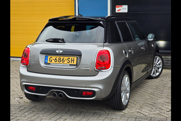 MINI 5-deurs 2.0 Cooper S Chili Serious Business / AUT / 5 Deurs / Navi / Head Up / Harman Kardon / Stoelverwarming / Led / Pdc