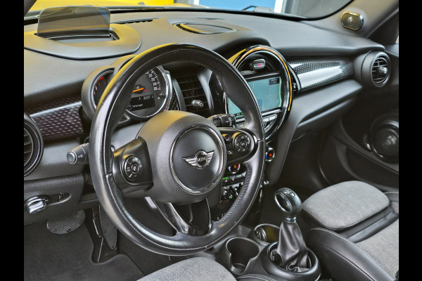 MINI 5-deurs 2.0 Cooper S Chili Serious Business / AUT / 5 Deurs / Navi / Head Up / Harman Kardon / Stoelverwarming / Led / Pdc