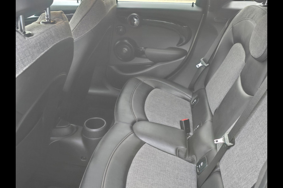 MINI 5-deurs 2.0 Cooper S Chili Serious Business / AUT / 5 Deurs / Navi / Head Up / Harman Kardon / Stoelverwarming / Led / Pdc