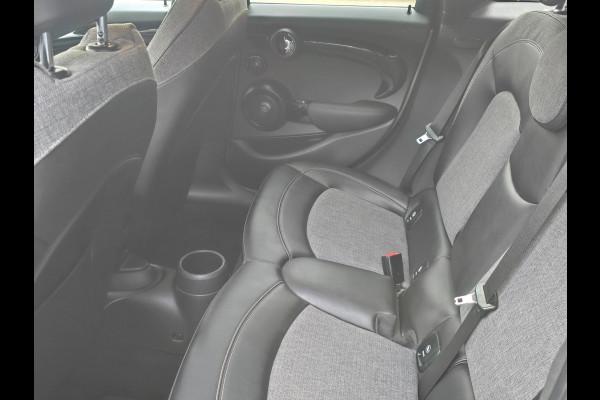MINI 5-deurs 2.0 Cooper S Chili Serious Business / AUT / 5 Deurs / Navi / Head Up / Harman Kardon / Stoelverwarming / Led / Pdc