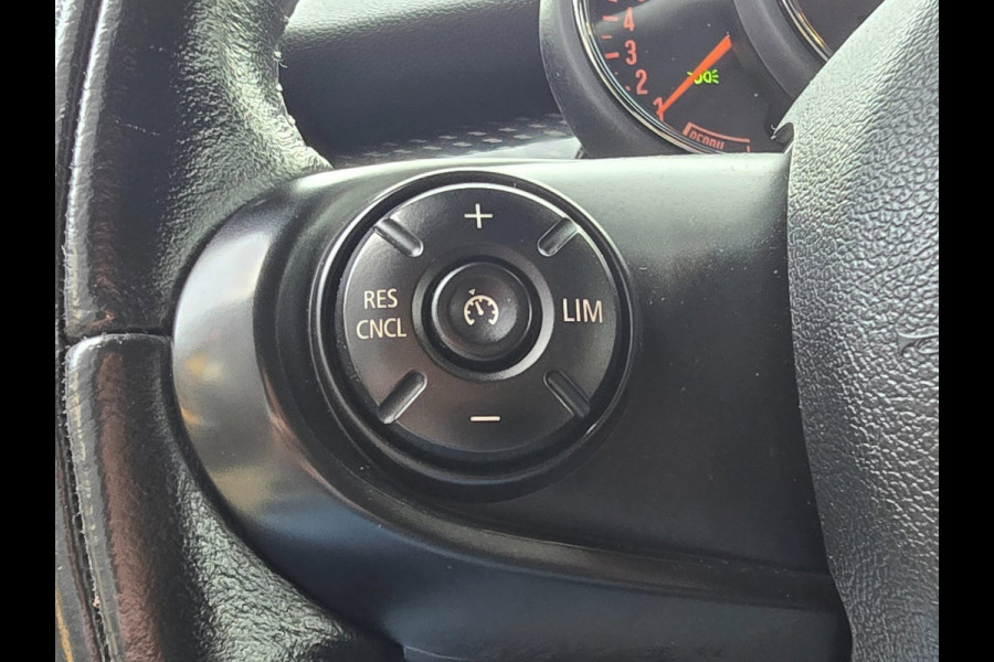 MINI 5-deurs 2.0 Cooper S Chili Serious Business / AUT / 5 Deurs / Navi / Head Up / Harman Kardon / Stoelverwarming / Led / Pdc