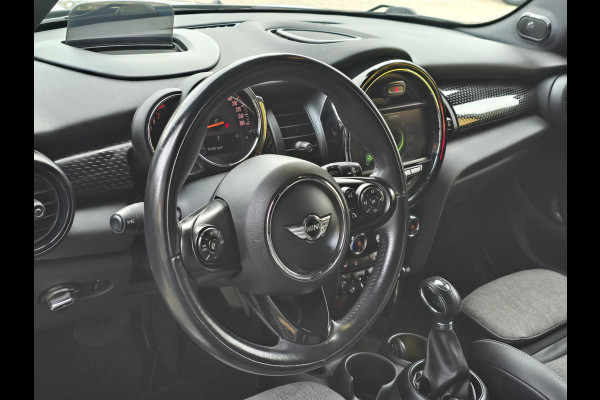 MINI 5-deurs 2.0 Cooper S Chili Serious Business / AUT / 5 Deurs / Navi / Head Up / Harman Kardon / Stoelverwarming / Led / Pdc