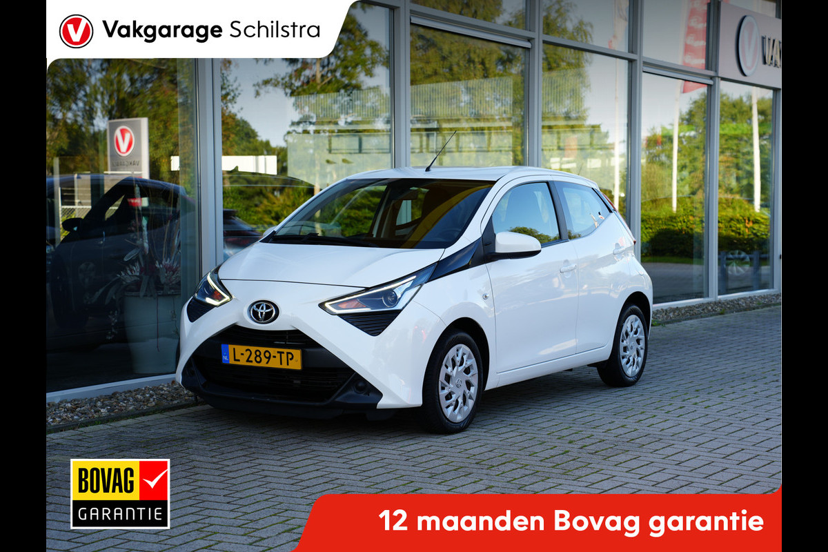 Toyota Aygo 1.0 VVT-i x-play | LED | Achteruitrijcamera | Apple Carplay/Android Auto |
